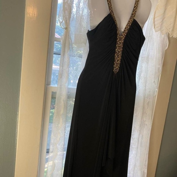 JS Boutique Elegant Black and Gold Evening Gown 10 - Picture 5 of 7